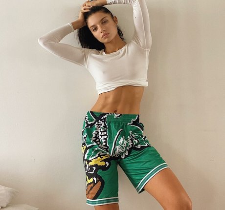 teen lesbian onlyfans free naked picture