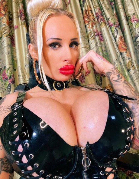 sophieaslut naked pornstar photos