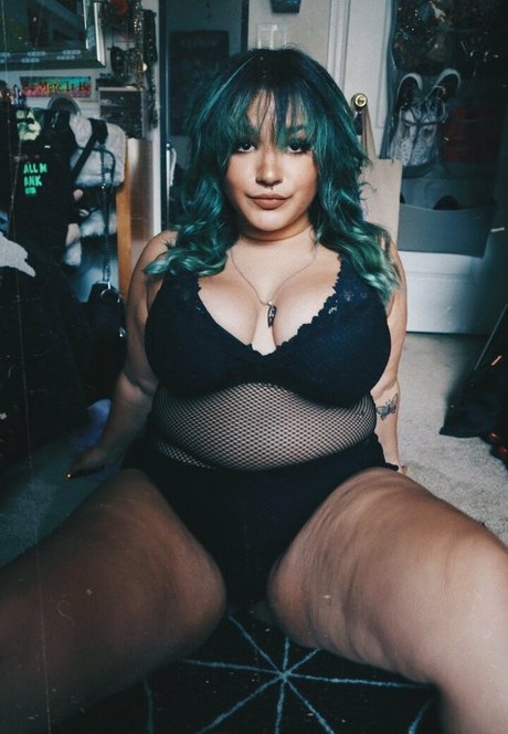 Cherrywavesxxx nude model img