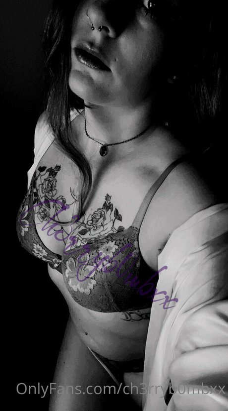 ch3rryb0mbxx model art gallery