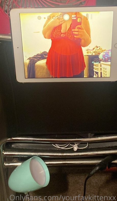 yourfavkittenxx naked pornstar photo