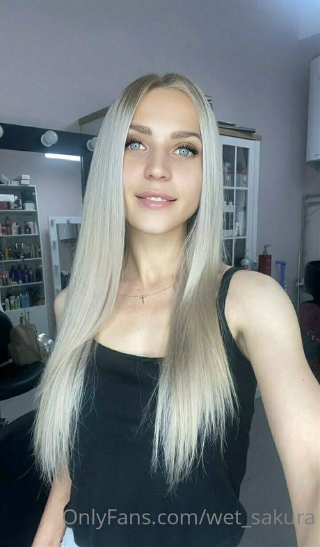 wet sakura beautiful model img