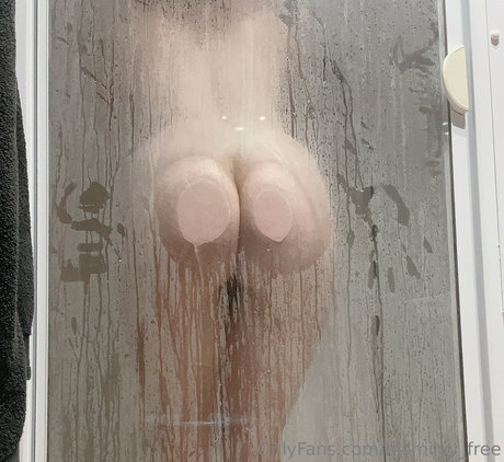 miimilyy free erotic pornstar photo