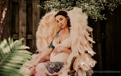 suicidekittenxxx art model gallery