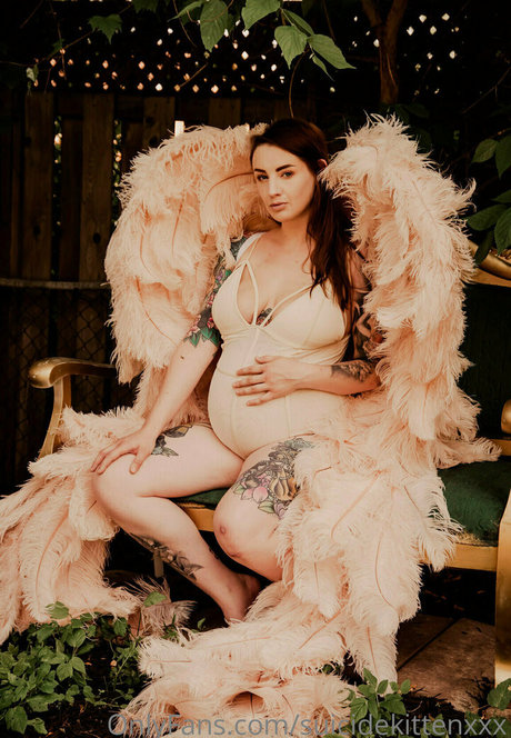 suicidekittenxxx model adult photo