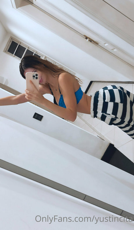 yustincita sex model picture