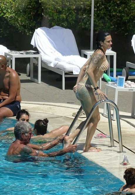 Asia Argento model pornographic photo