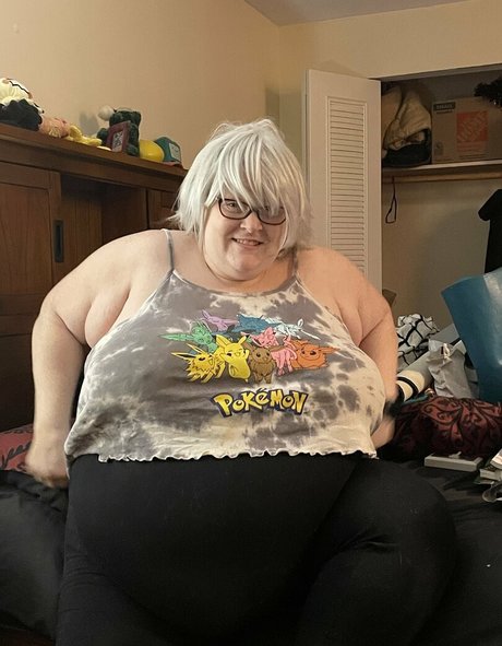 bigambercrystal adult model picture