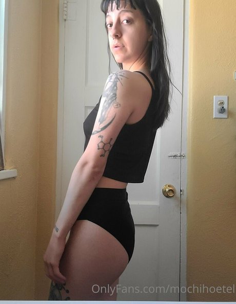 mochihoetel pornographic star images