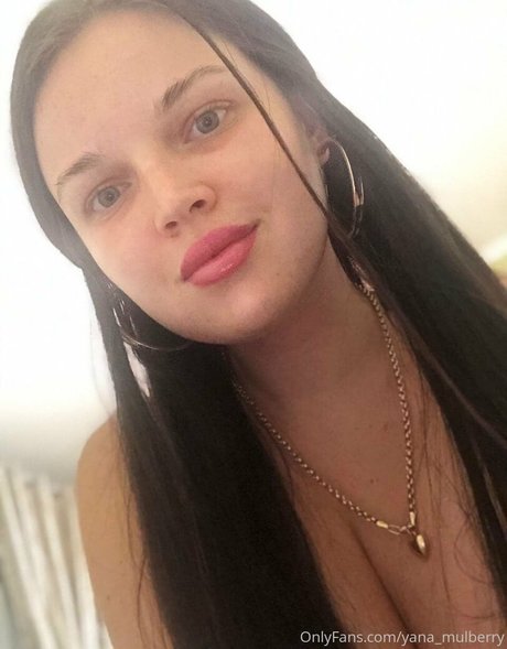 yanamulberry star exclusive picture