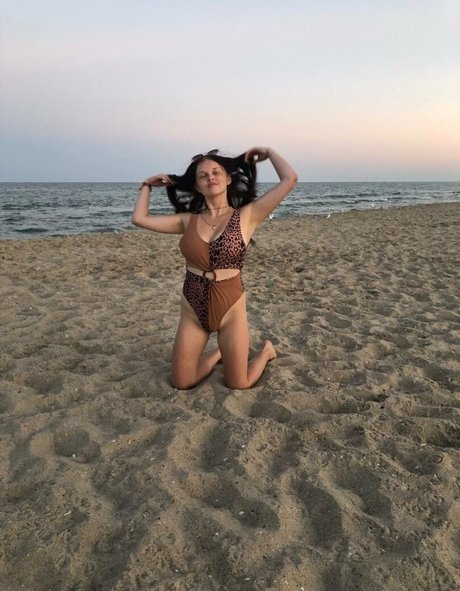 yanamulberry sexy model picture