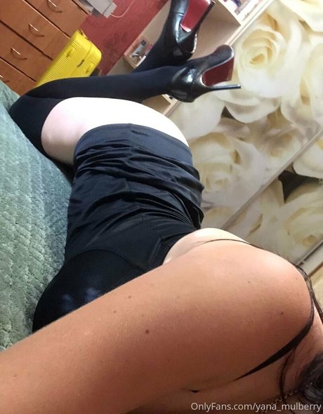 yanamulberry star hot pic