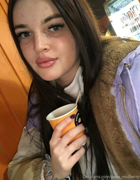 yanamulberry model porn pics