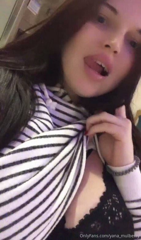 yanamulberry sexy model photo