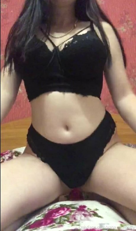 yanamulberry pornographic model pic