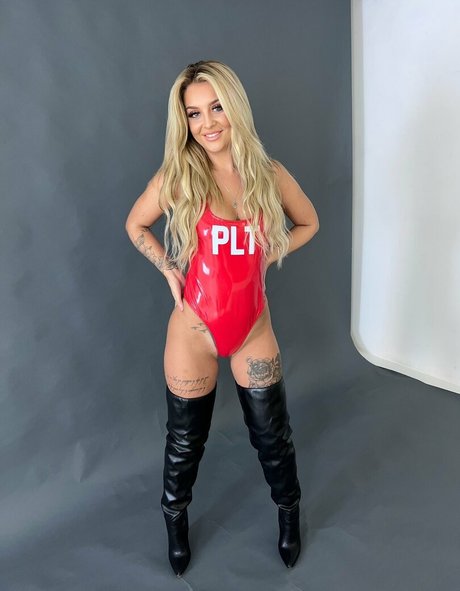 Littlemissblond hot model photos