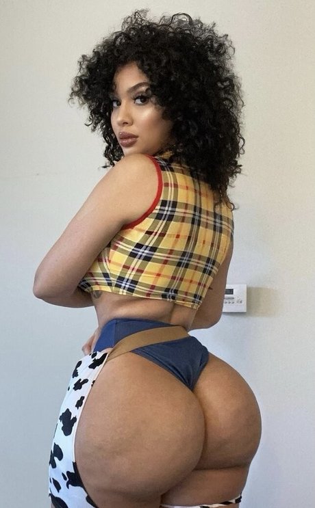 Annamariesarai free model pic