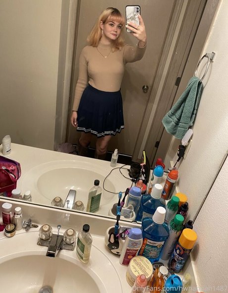 housewifehannah model top gallery