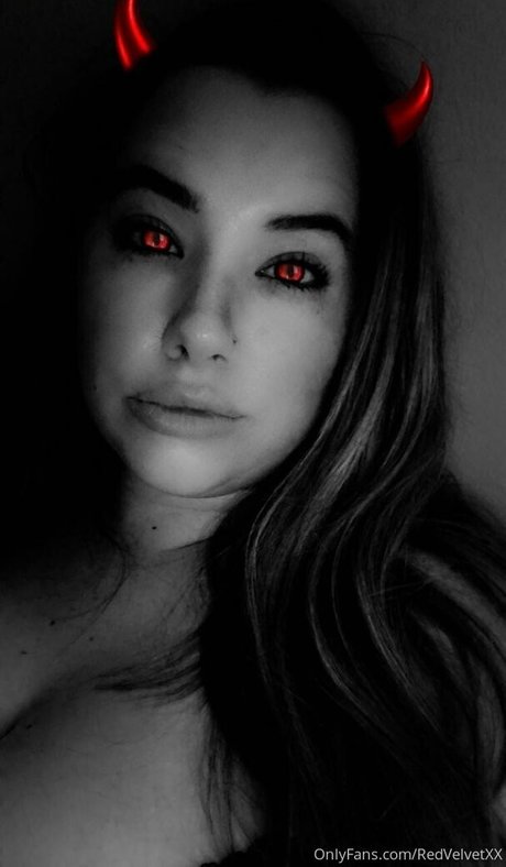 redvelvetxx model adult image
