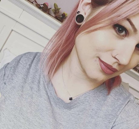 Honey And Sulphur pornographic model picture