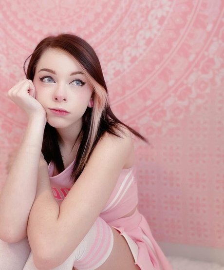 molliepeachbby pornstar beautiful photos