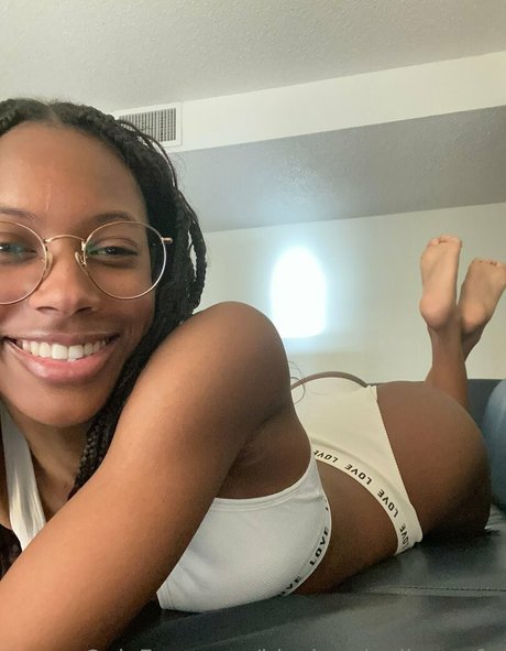 blackandyellownsfw pretty pornstar picture