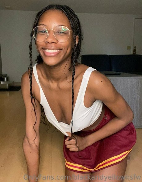 blackandyellownsfw model exclusive gallery