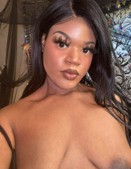 plushd0ll model pretty pics