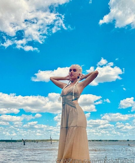 misskahleesi high quality actress picture