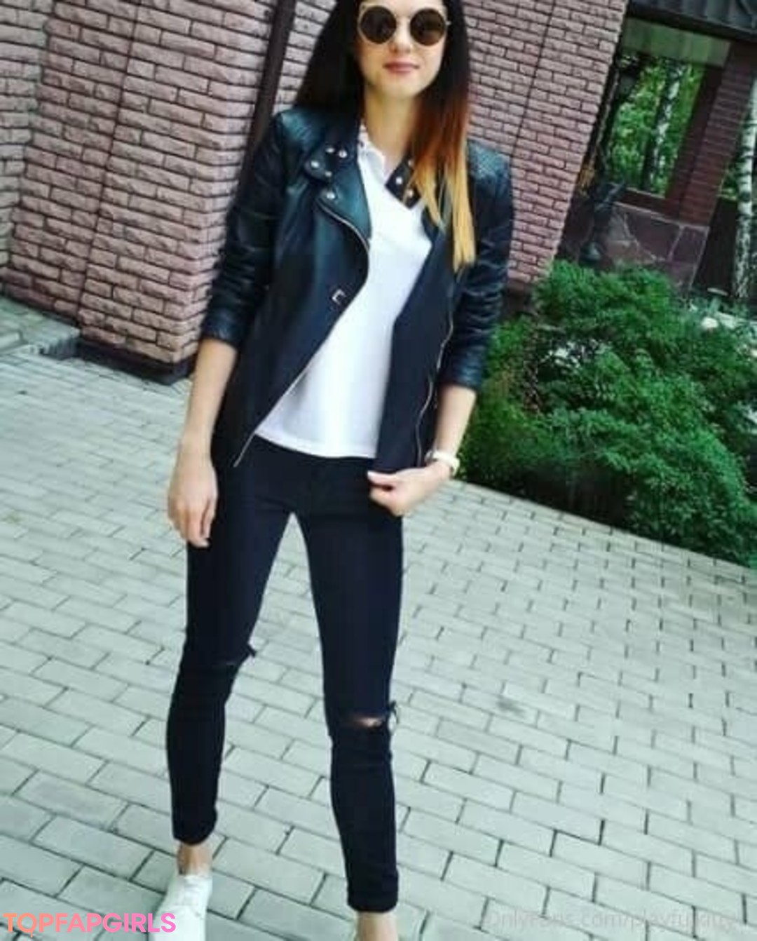 playfulkitty1 model erotic pics