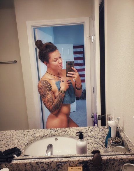 AmericanKat model adult pics