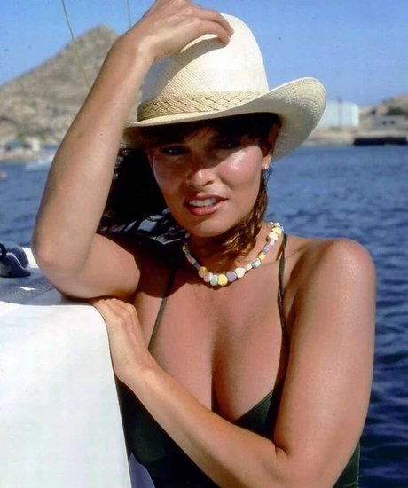 Raquel Welch model art picture