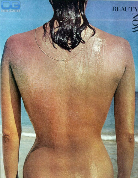 Raquel Welch star erotic images