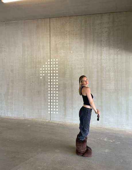 naohlyfur model best pictures