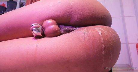 sissy chels naked model pics