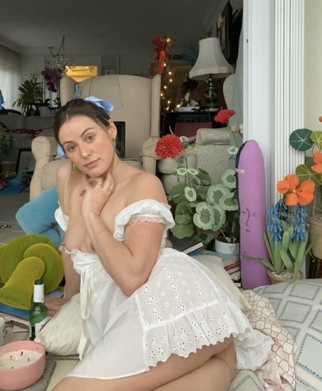 carolinecalloway model hd image