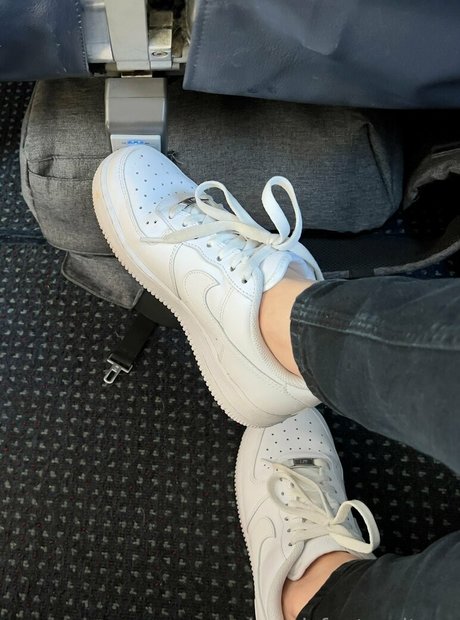 jewelsfeetandtoes model adult photo