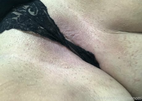 kmenotti star naked pic