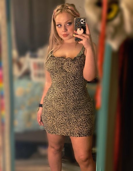 sototally model nude picture