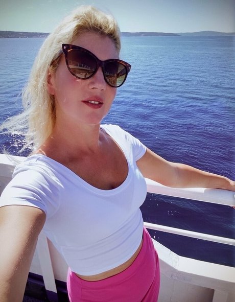 curvy cougar onlyfans porn pictures