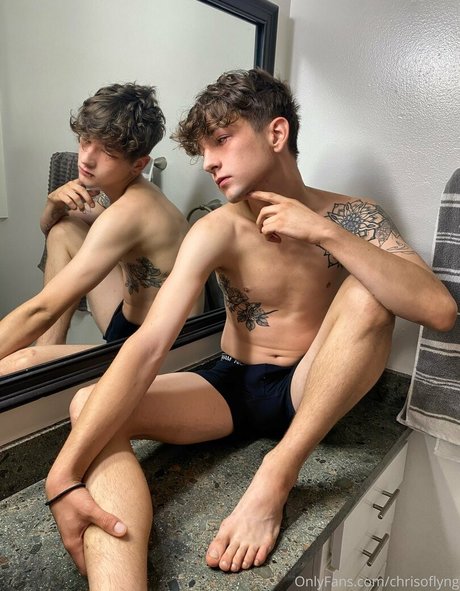 chrisoflyng model top photos