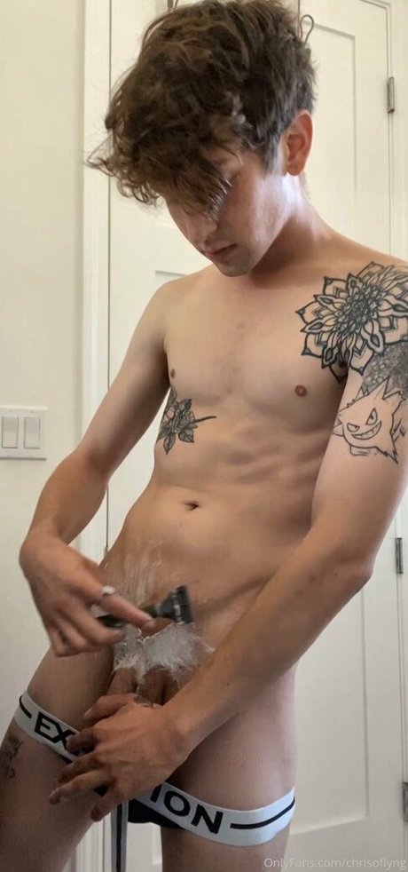 chrisoflyng naked model photo