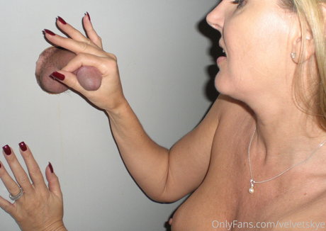 mature onlyfans sexy nude photo