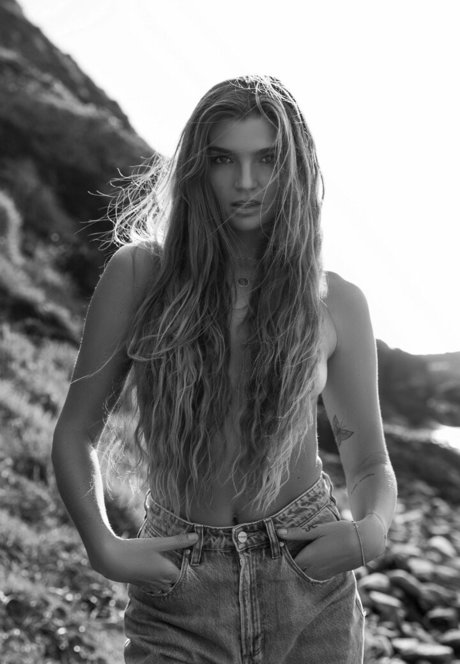 Sjana Elise Earp nude star photos