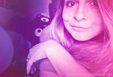 misslunamagic model pretty image