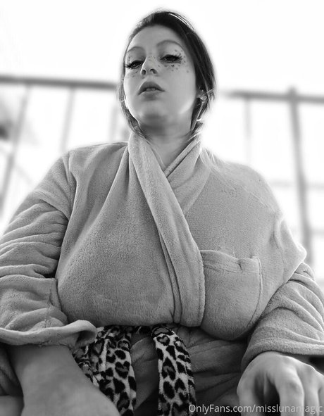 misslunamagic best model pic