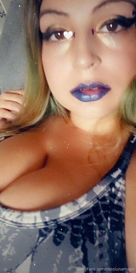 misslunamagic model nude images