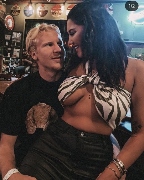 Hannah M pornstar naked pics