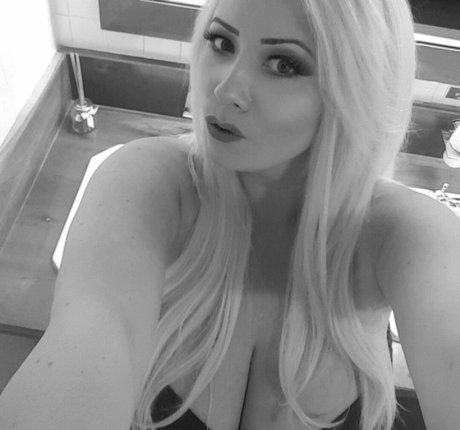 Stephanie Fox model naked images