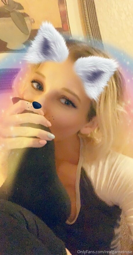 realgarnetrose pornstar erotic pic